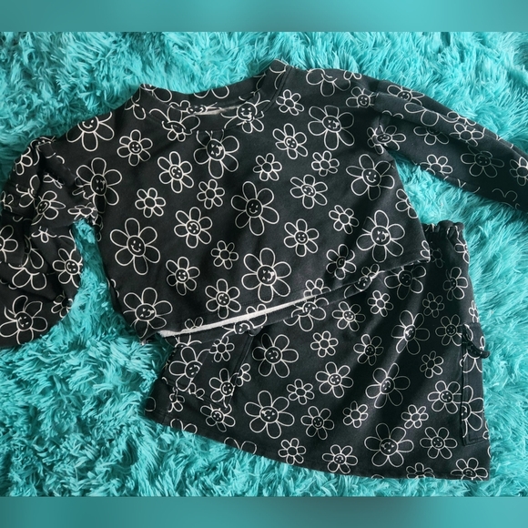 Mini Fleece Smiley Flowers Cargo Skort 2 pcs Set - Black - Picture 7 of 7